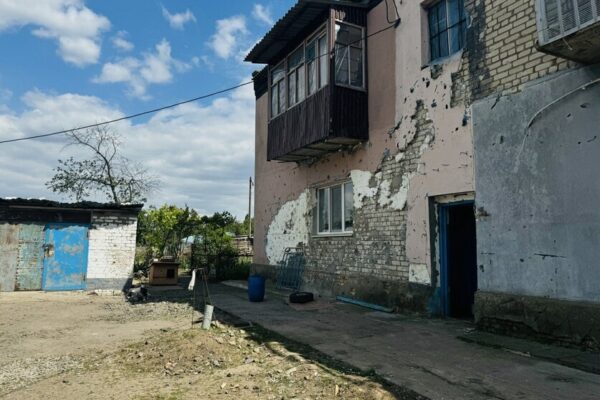 A destroyed house &nbsp;in the town of Luch, Mykolaivska region, Ukraine&nbsp;

The walls of a multi-storey building in the small town of Luch, in southern Ukraine, are heavily pockmarked with shrapnel. In the larger holes, birds have already built nests. As well as on the balconies and in the apartments themselves.&nbsp; In the spring of 2022, the front line passed through the town. Active fighting lasted for more than 8 months, and today there is not a single surviving house here.&nbsp;